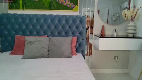 Sienna online show from January 17, 5:12 am