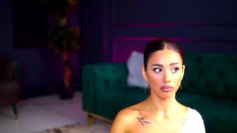 Snapshot of siennaruh chatting on September 20, 6:36 am Sienna online show from September 20, 6:36 am