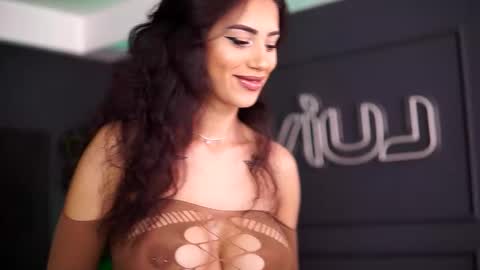 Snapshot of siennaruh chatting on October 19, 9:54 am Sienna online show from October 19, 9:54 am