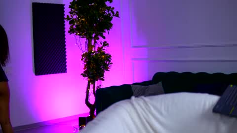 Sienna online show from April 2, 10:57 am