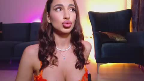 Sienna online show from June 29, 9:15 pm