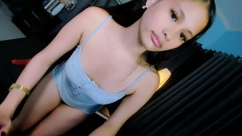 Snapshot of sierracoxriches chatting on April 25, 1:41 pm Belle online show from April 25, 1:41 pm