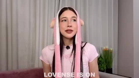 Snapshot of signehinz chatting on February 13, 11:17 am Eva online show from February 13, 11:17 am