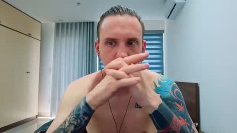 silent_stitch online show from June 27, 1:21 am