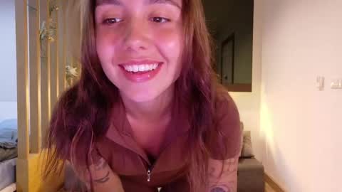 Snapshot of silicia_lu chatting on November 6, 8:37 am You fav Miss Si online show from November 6, 8:37 am