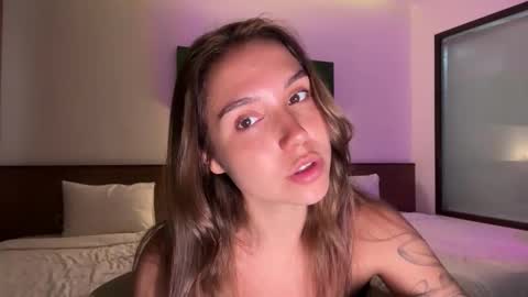 Snapshot of silicia_lu chatting on February 4, 2:23 pm You fav Miss Si online show from February 4, 2:23 pm