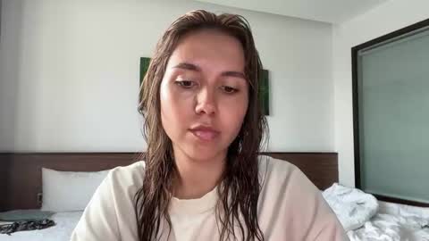 Snapshot of silicia_lu chatting on February 6, 2:05 am You fav Miss Si online show from February 6, 2:05 am