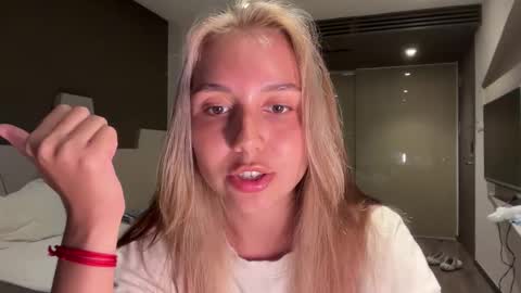 Snapshot of silicia_lu chatting on February 14, 11:07 am You fav Miss Si online show from February 14, 11:07 am