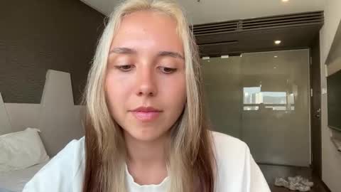 Snapshot of silicia_lu chatting on February 15, 9:19 am You fav Miss Si online show from February 15, 9:19 am