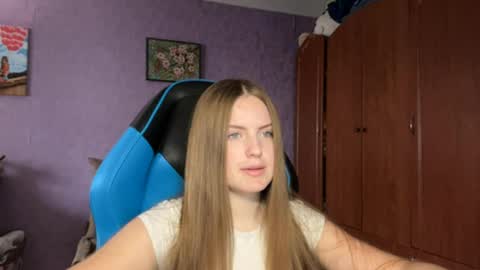 Erica online show from April 7, 2:17 pm