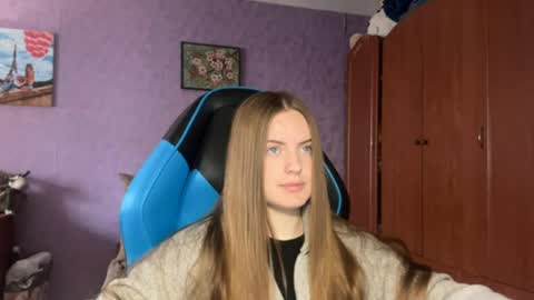 Erica online show from April 8, 10:15 am