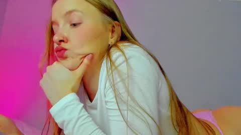 Snapshot of silky_huzelnut chatting on October 13, 8:58 am Mila online show from October 13, 8:58 am