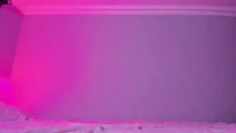 Snapshot of silky_huzelnut chatting on November 4, 7:40 am Mila online show from November 4, 7:40 am