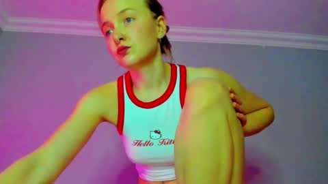 Snapshot of silky_huzelnut chatting on November 25, 9:09 am Mila online show from November 25, 9:09 am