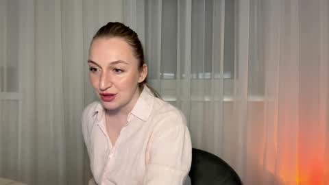 silkyvera online show from April 14, 7:09 pm