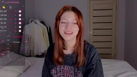 silly___woman online show from May 14, 8:15 pm