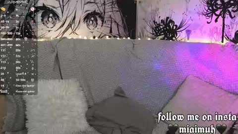 Mia online show from April 20, 4:43 pm