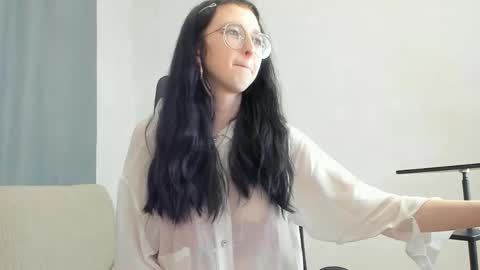 Alice online show from April 12, 9:09 pm