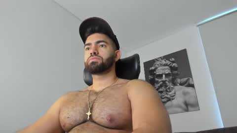 simon_leon01 online show from June 28, 11:00 pm