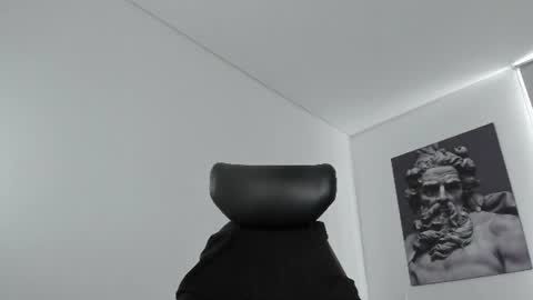simon_leon01 online show from July 12, 3:14 pm