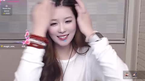 Snapshot of simonastephanie chatting on November 22, 2:27 pm simonastephanie online show from November 22, 2:27 pm