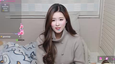 Snapshot of simonastephanie chatting on November 25, 3:01 pm simonastephanie online show from November 25, 3:01 pm