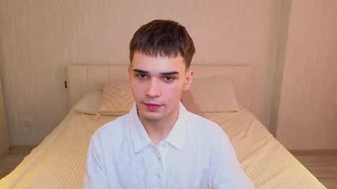 Snapshot of simonboy592 chatting on July 3, 12:00 pm Alex online show from July 3, 12:00 pm