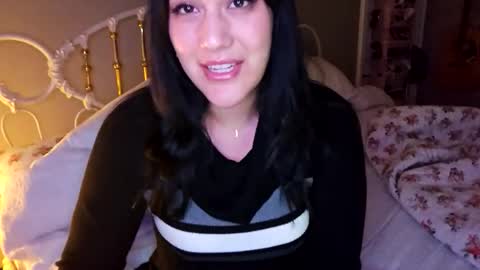 Snapshot of simonesighren chatting on December 14, 7:47 am simonesighren online show from December 14, 7:47 am