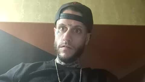 Snapshot of simonsays5021812 chatting on March 3, 5:02 am simonsays5021812 online show from March 3, 5:02 am