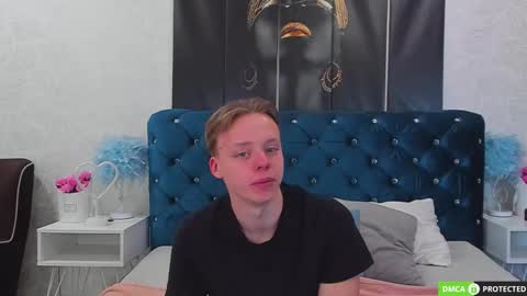 Snapshot of simonwarner chatting on February 3, 3:37 am Simon online show from February 3, 3:37 am