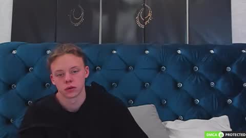 Snapshot of simonwarner chatting on February 3, 6:22 am Simon online show from February 3, 6:22 am