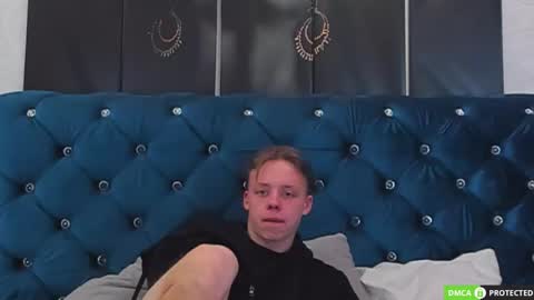 Snapshot of simonwarner chatting on February 3, 6:40 am Simon online show from February 3, 6:40 am