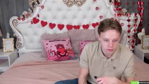 Snapshot of simonwarner chatting on February 14, 6:26 pm Simon online show from February 14, 6:26 pm