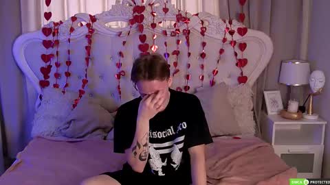 Snapshot of simonwarner chatting on February 25, 8:35 am Simon online show from February 25, 8:35 am