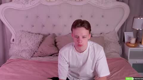 Snapshot of simonwarner chatting on March 2, 8:32 am Simon online show from March 2, 8:32 am