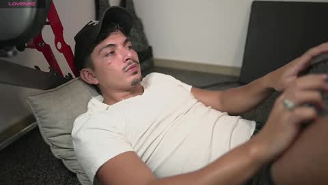 Snapshot of simoon_01 chatting on January 15, 4:47 am SIMOON online show from January 15, 4:47 am