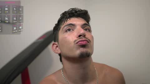 Snapshot of simoon_01 chatting on January 18, 4:04 am SIMOON online show from January 18, 4:04 am