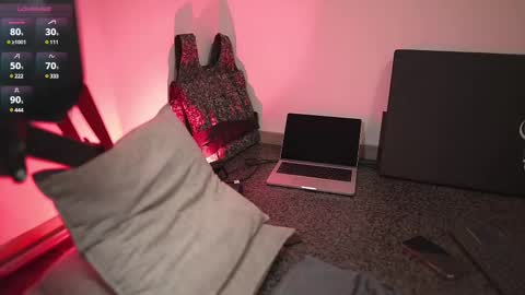 Snapshot of simoon_01 chatting on February 13, 8:27 am SIMOON online show from February 13, 8:27 am