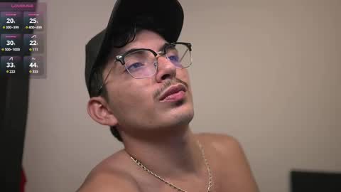 Snapshot of simoon_01 chatting on March 5, 5:40 am SIMOON online show from March 5, 5:40 am