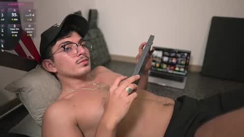 Snapshot of simoon_01 chatting on March 8, 4:45 am SIMOON online show from March 8, 4:45 am