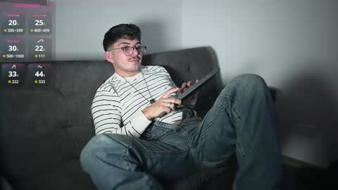 Snapshot of simoon_01 chatting on October 5, 5:17 am SIMOON online show from October 5, 5:17 am