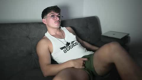 Snapshot of simoon_01 chatting on October 16, 3:40 am SIMOON online show from October 16, 3:40 am