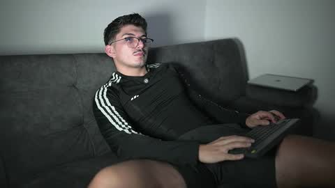 Snapshot of simoon_01 chatting on October 20, 3:40 am SIMOON online show from October 20, 3:40 am