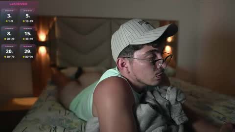 Snapshot of simoon_01 chatting on December 4, 4:11 am SIMOON online show from December 4, 4:11 am