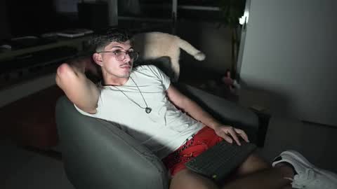 Snapshot of simoon_01 chatting on December 16, 5:34 am SIMOON online show from December 16, 5:34 am