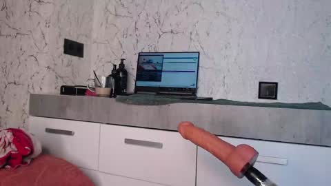 Snapshot of simplegirl1996 chatting on October 27, 7:34 am regina online show from October 27, 7:34 am