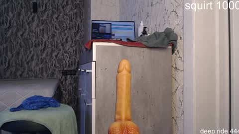 Snapshot of simplegirl1996 chatting on December 17, 6:30 am regina online show from December 17, 6:30 am