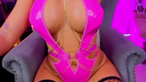 Snapshot of sin_withme_ chatting on May 30, 5:37 am Jessy online show from May 30, 5:37 am