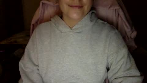 Snapshot of sindrastone chatting on December 17, 11:49 pm Sindra online show from December 17, 11:49 pm