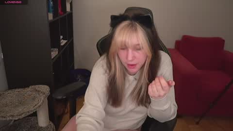 wwoooooooooooof online show from March 23, 1:31 am